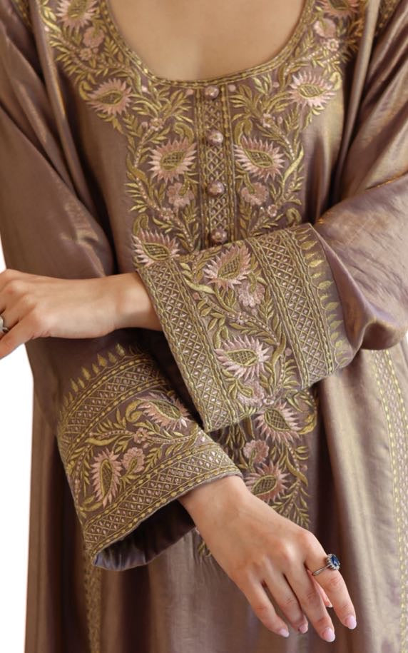 Larmoire Zariah Glow Jalabiya – Radiant Taupe with Golden Zari Grandeur