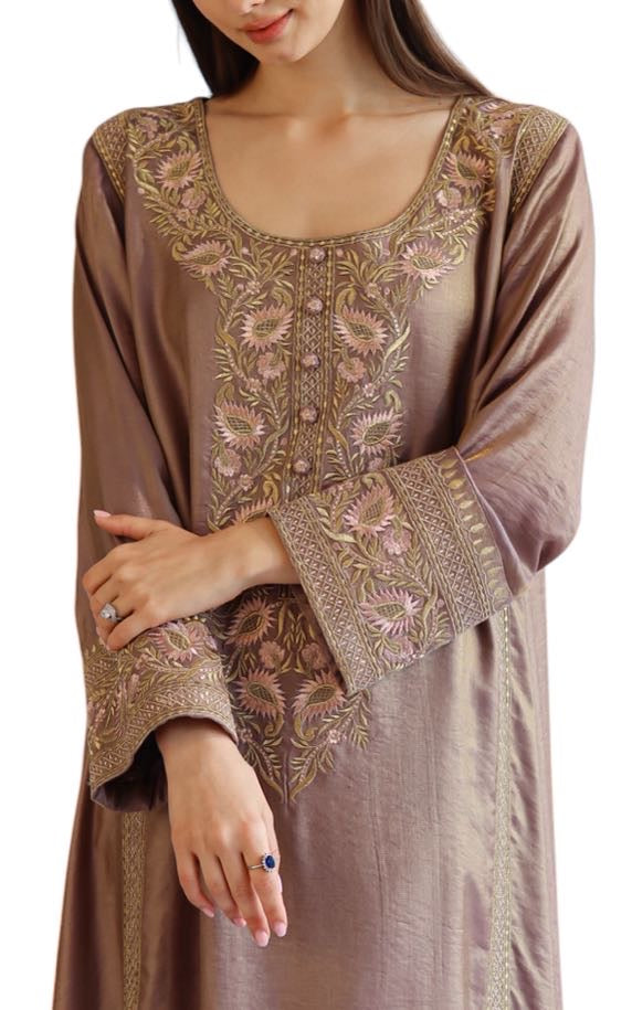 Larmoire Zariah Glow Jalabiya – Radiant Taupe with Golden Zari Grandeur